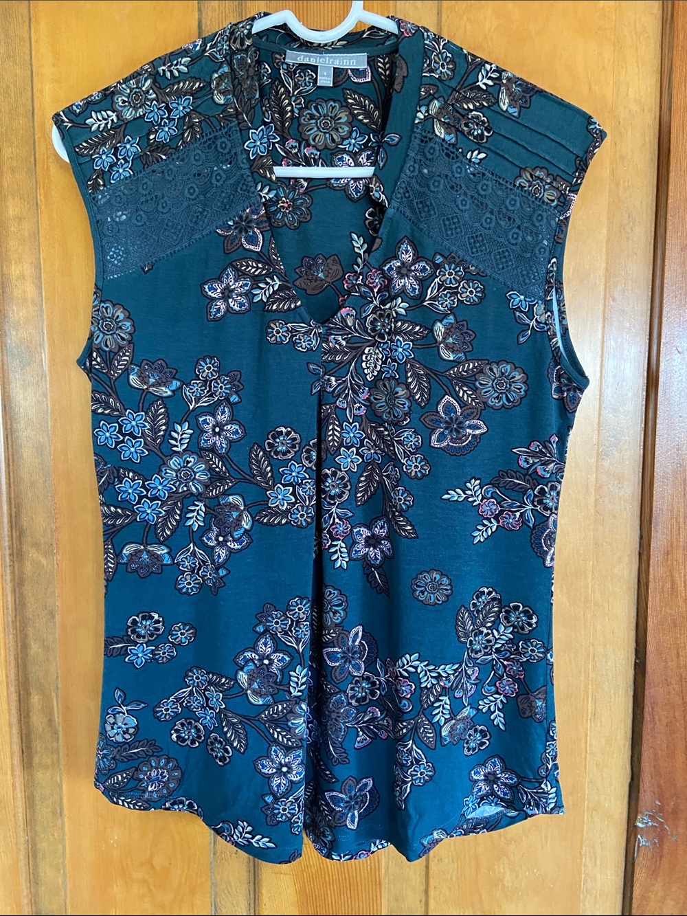 Daniel Rainn Green Floral Lace-Trim V-Neck Sleeveless Blouse